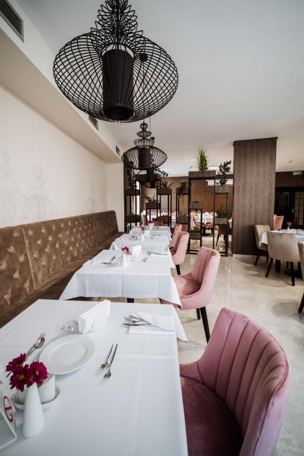 Hotel Barcode Wellness & Spa Sombor Buitenkant foto